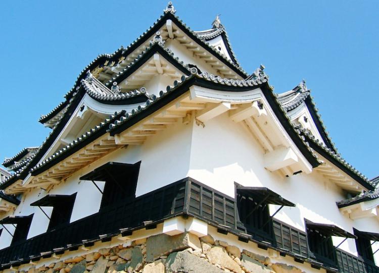 Looking up the Donjon of Hikone Castle, designated as a National Treasure, from the ground