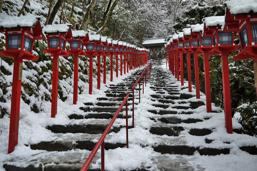 冬の雪の貴船神社