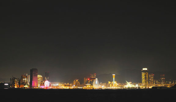 PORT ISLAND ”SHIOSAI PARK” is a highly recommended secret place for the beautiful night scenery of Kobe! Here is the introduction of the popular park also very popular for watching the 