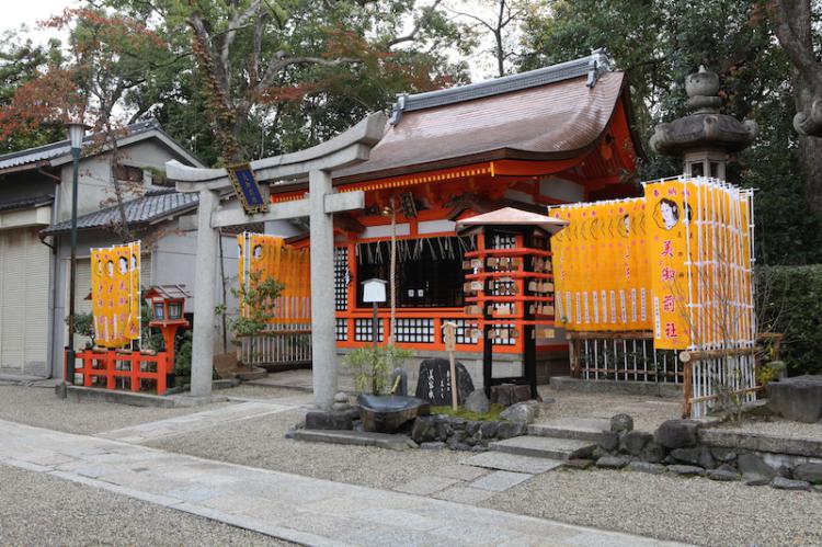 Utsukushi gozen shrine